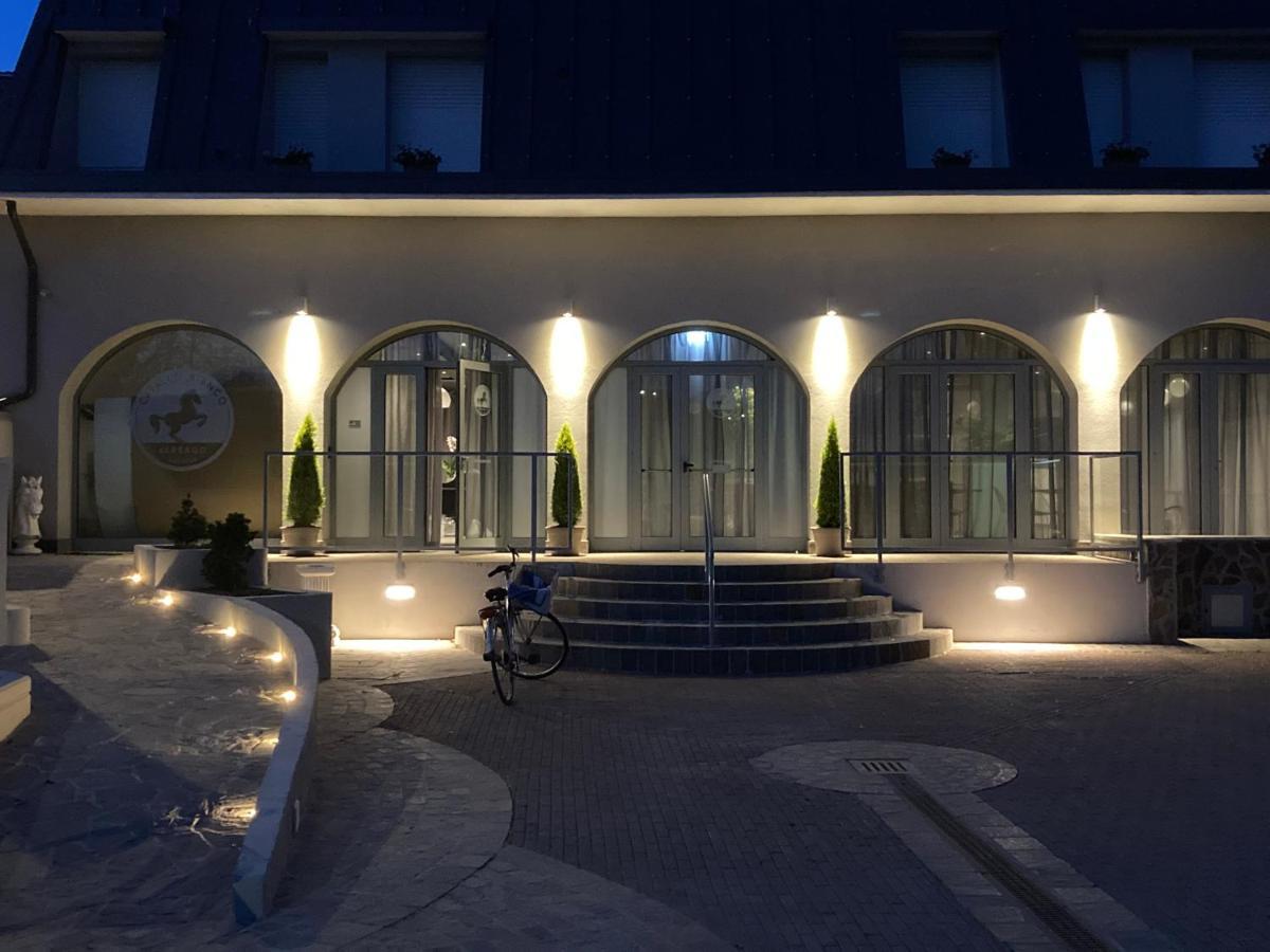 Hotel Cavallo Bianco Reggiolo Exterior photo