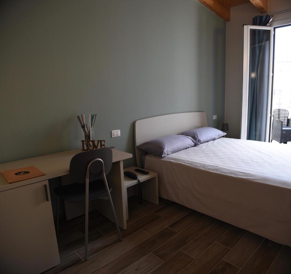 Hotel Cavallo Bianco Reggiolo Exterior photo